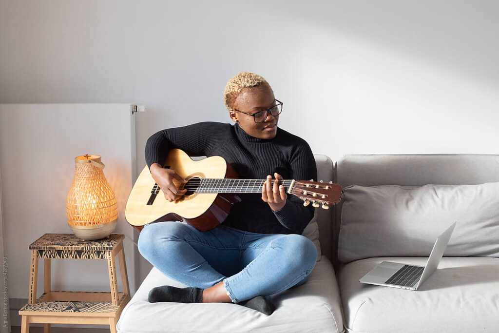 https://www.outlookindia.com/outlook-spotlight/the-best-online-guitar-lessons-complete-buyers-guide--news-315701