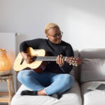 https://www.outlookindia.com/outlook-spotlight/the-best-online-guitar-lessons-complete-buyers-guide--news-315701