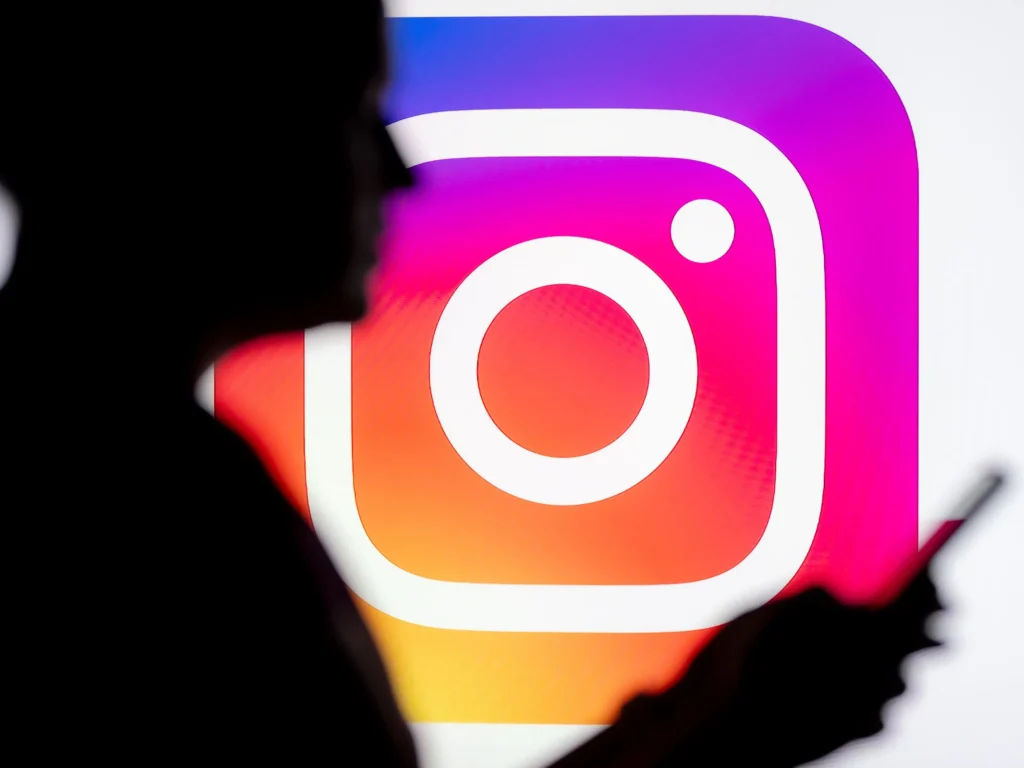 Instagram Saver vs Screenshot: Which Option Is Better